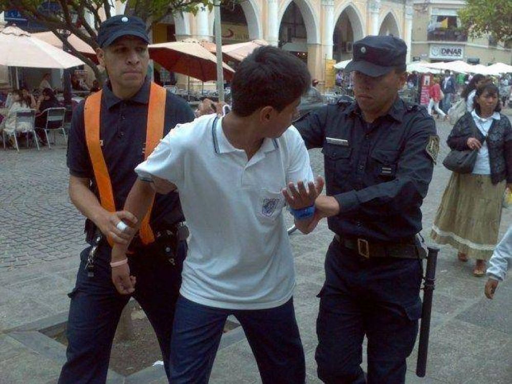 Furia de estudiantes salte�os