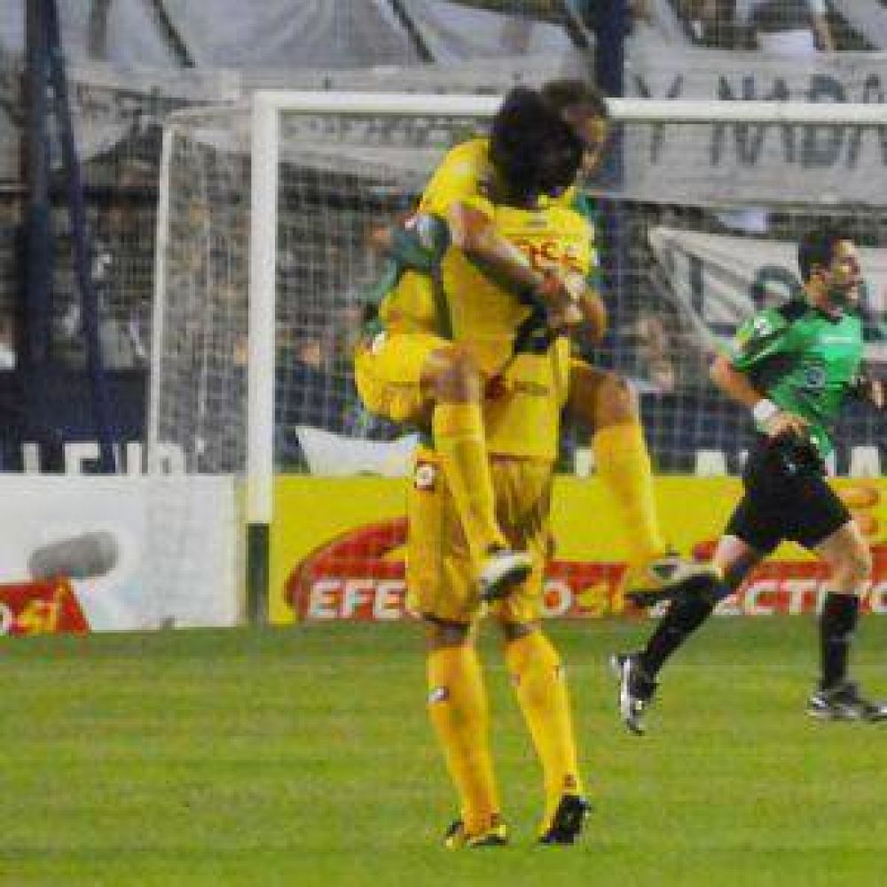 El Lobo sufri� en su casa; Defensa lo gole� con el verdugo Milla