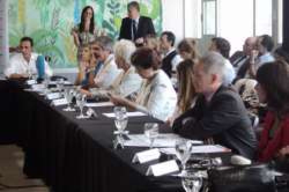 El 25 de febrero comienzan las clases y prometen 190 d�as