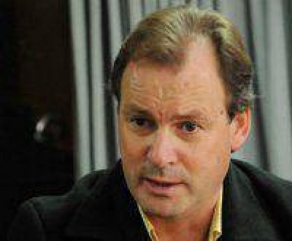 Bordet pidi� licencia por trece d�as