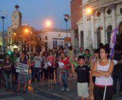 Duras cr�ticas a la Iglesia y el pedido de c�rcel al cura Ilarraz, acompa�aron una protesta en Paran� por el aborto legal