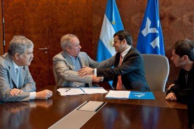 Se firm� la extensi�n de concesiones petroleras