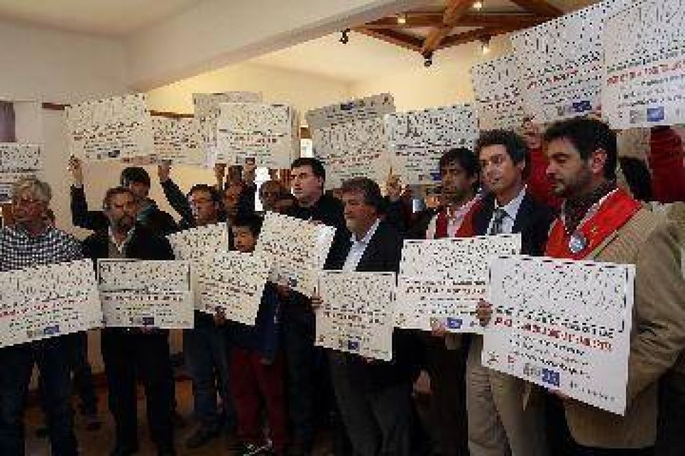 Barilochenses se sumaron a campa�a contra el machismo