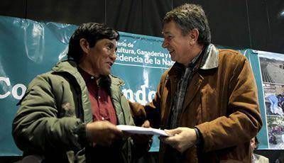 El Hoyo: Yauhar entreg� aportes por $10 millones para Chubut y R�o Negro.