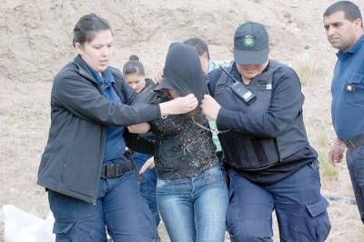 Detienen a pareja que asalt�, huy� y arroll� a mujer en el centro