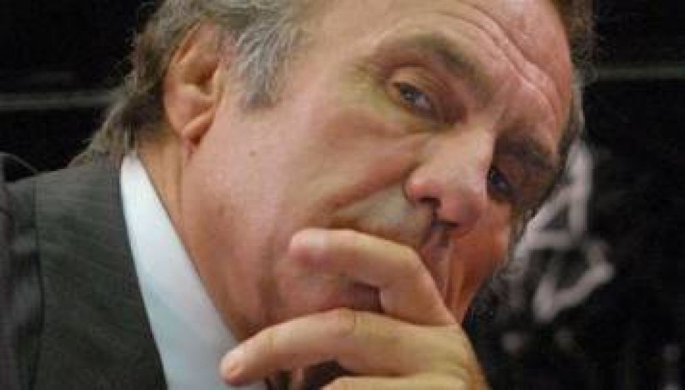 Reutemann advirti� que se deterior� la imagen de Cristina