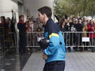 Tras ser pap�, Messi lleg� a la concentraci�n y se prepara para enfrentar al Celta