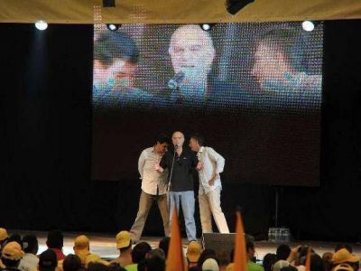 "Me comprometo de aca a 2015 a ir casa por casa" , dijo Macri en Lanus