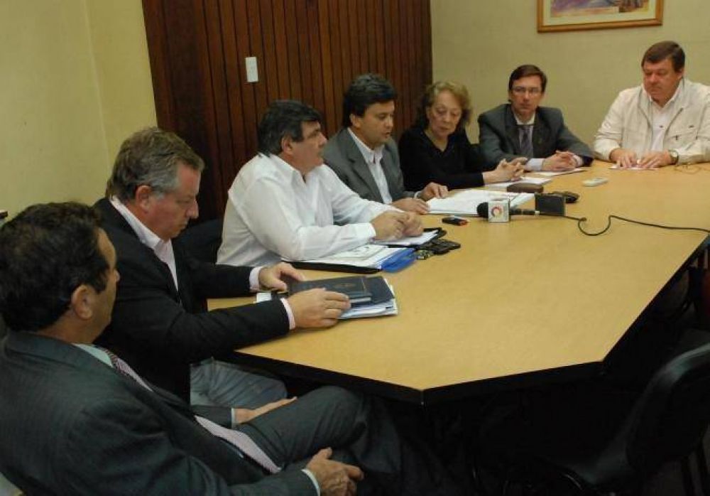 Comit� y diputados redicales responden a Pedrini: "hace una lectura parcial y conveniente de las leyes"