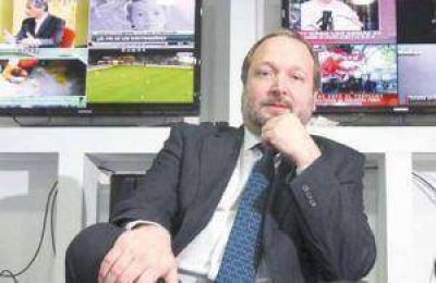 Sabbatella dice que actuar� de oficio si no se acata la Ley de Medios