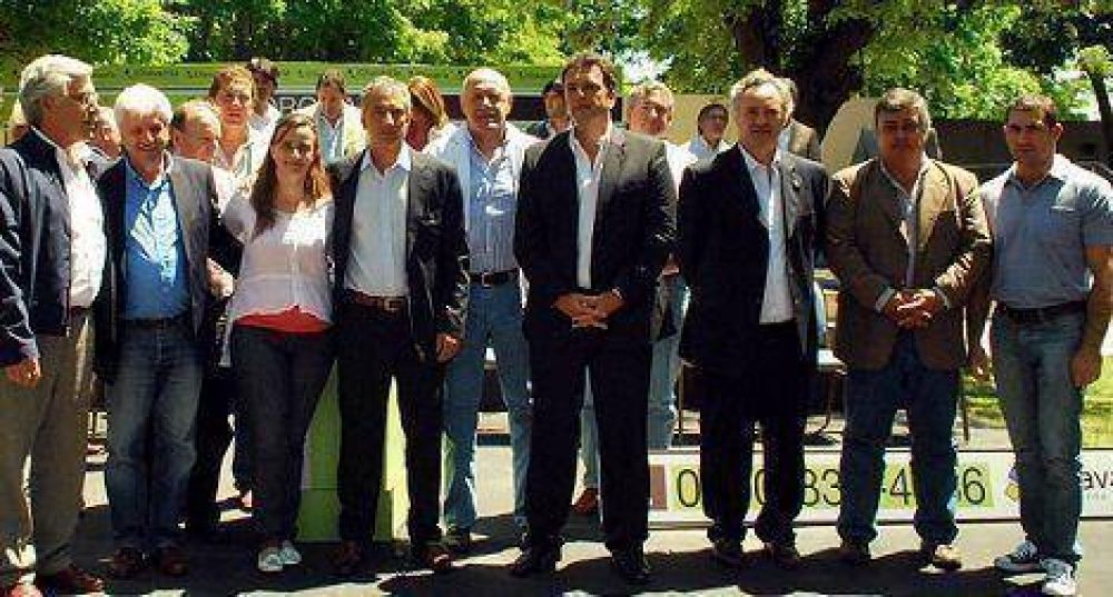 Massa sac� a relucir su 'armado' por la s�ptima: 9 intendentes a Olavarr�a
