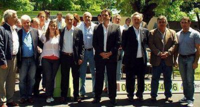 Massa sac� a relucir su 'armado' por la s�ptima: 9 intendentes a Olavarr�a