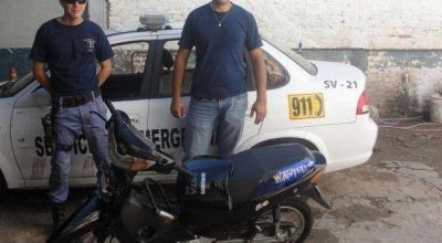 Arrastraban una moto robada pero los sorprendi� la Polic�a