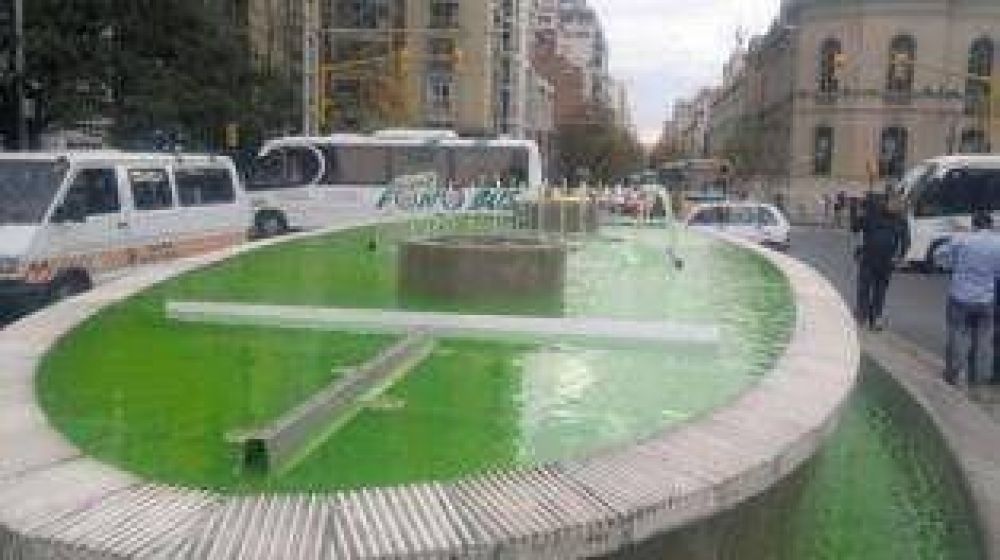 V�ndalos atacan nuevamente la "Fuente del Perd�n" 