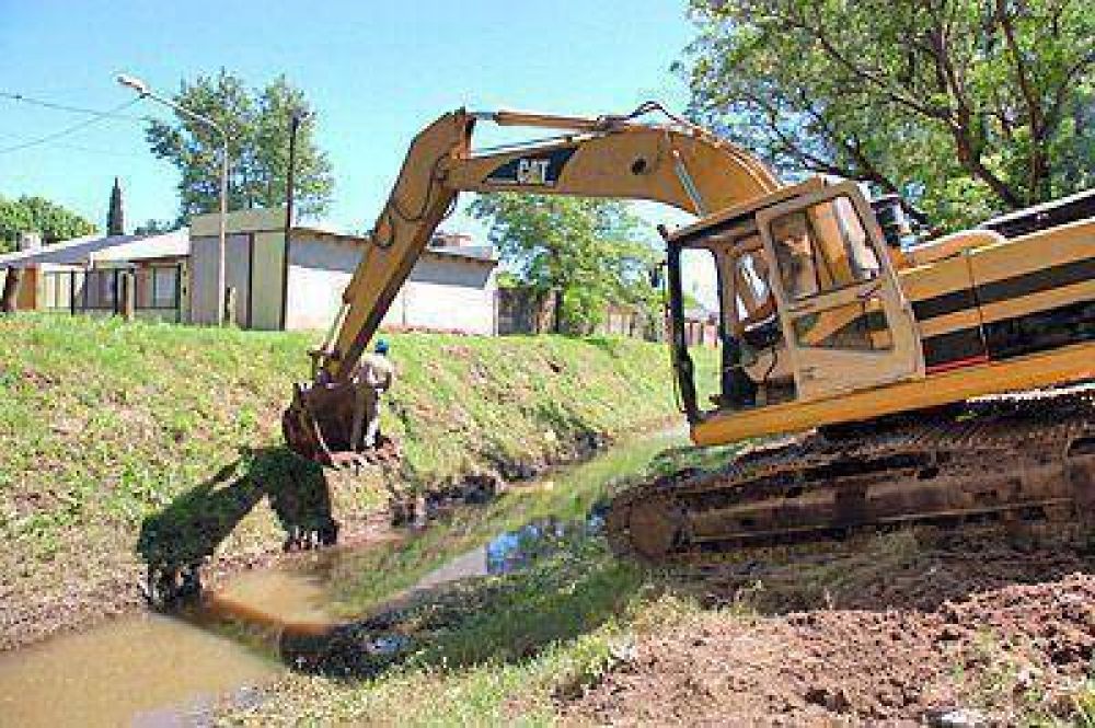 Comenzaron la construcci�n del puente en calle J. J. Valle, sobre el arroyo Chu-ch�