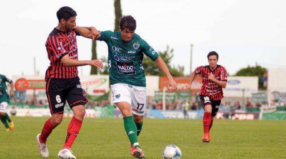 Sarmiento no pudo con Douglas y fue empate