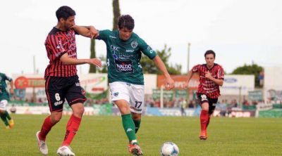Sarmiento no pudo con Douglas y fue empate