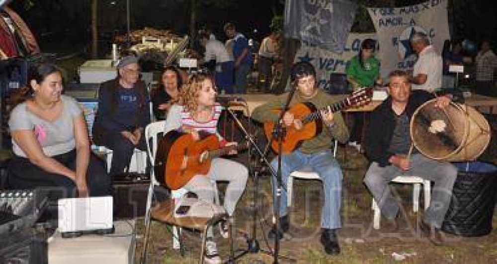Con una gran pe�a comenz� la fiesta de "Un Aplauso al Asador"