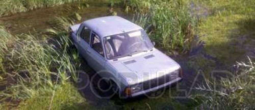 Tras una peligrosa maniobra un auto termin� adentro del canal de Circunvalaci�n