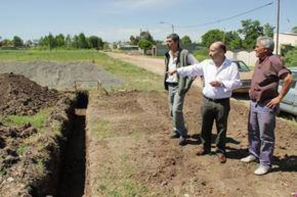 Inza recorri� el inicio de obra del Barrio San Mart�n de Porres