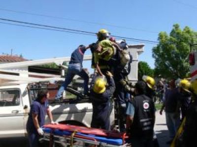 Recibi� una descarga el�ctrica mientras cambiaba un foco de alumbrado p�blico