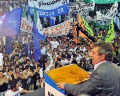 Urribarri va por fortalecer los logros del modelo nacional y popular