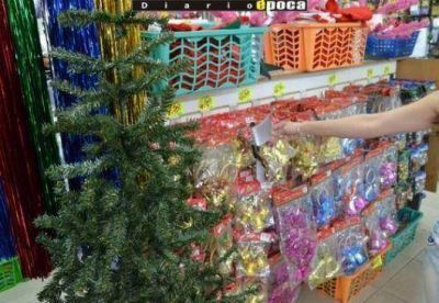 A casi 50 d�as de la Navidad, los comercios ya exhiben productos