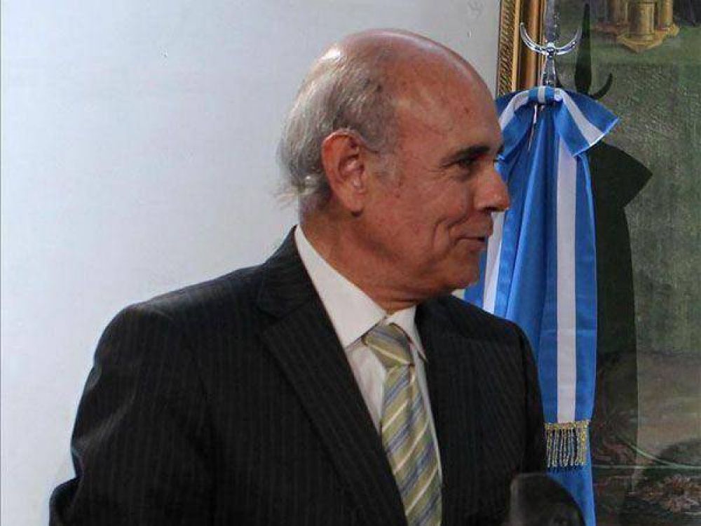 Renunci� embajador peruano en Argentina