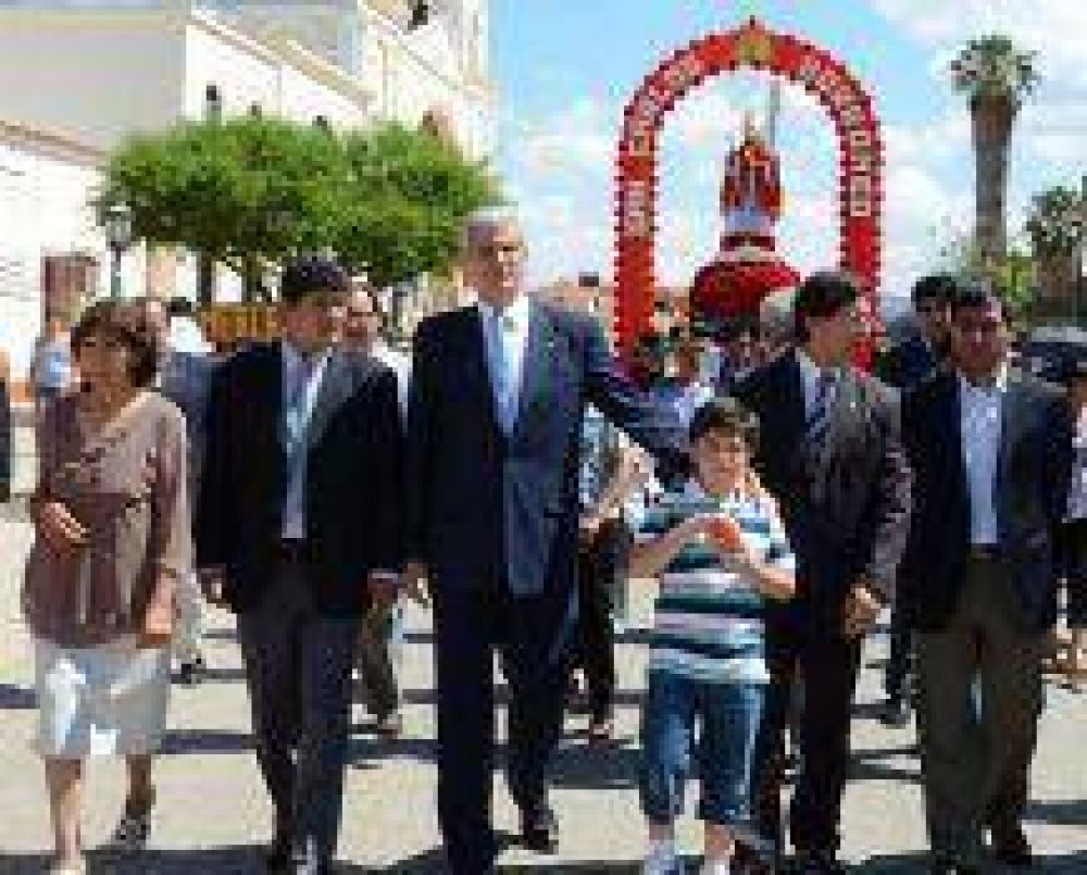 Zottos recorri� obras y particip� de las fiestas patronales en San Carlos