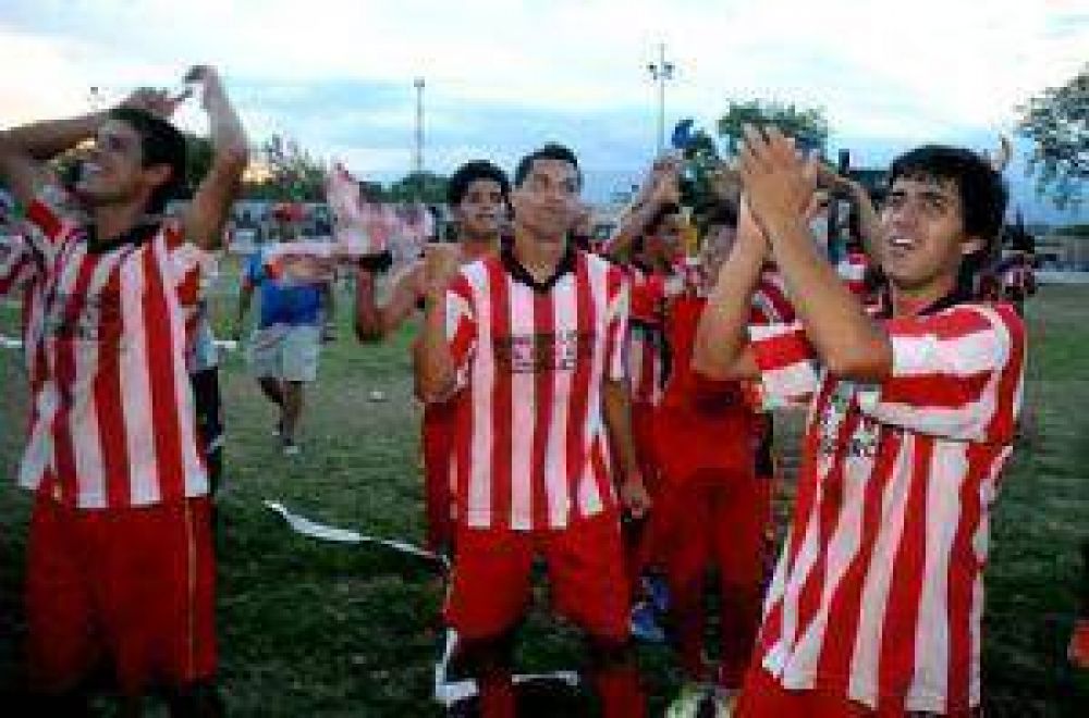 La "Banda", campe�n del f�tbol chacarero