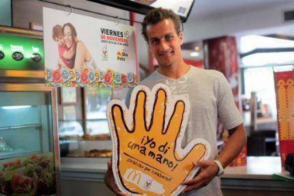 El remero Cristian Rosso se sum� a la jornada solidaria del McDonald Feliz