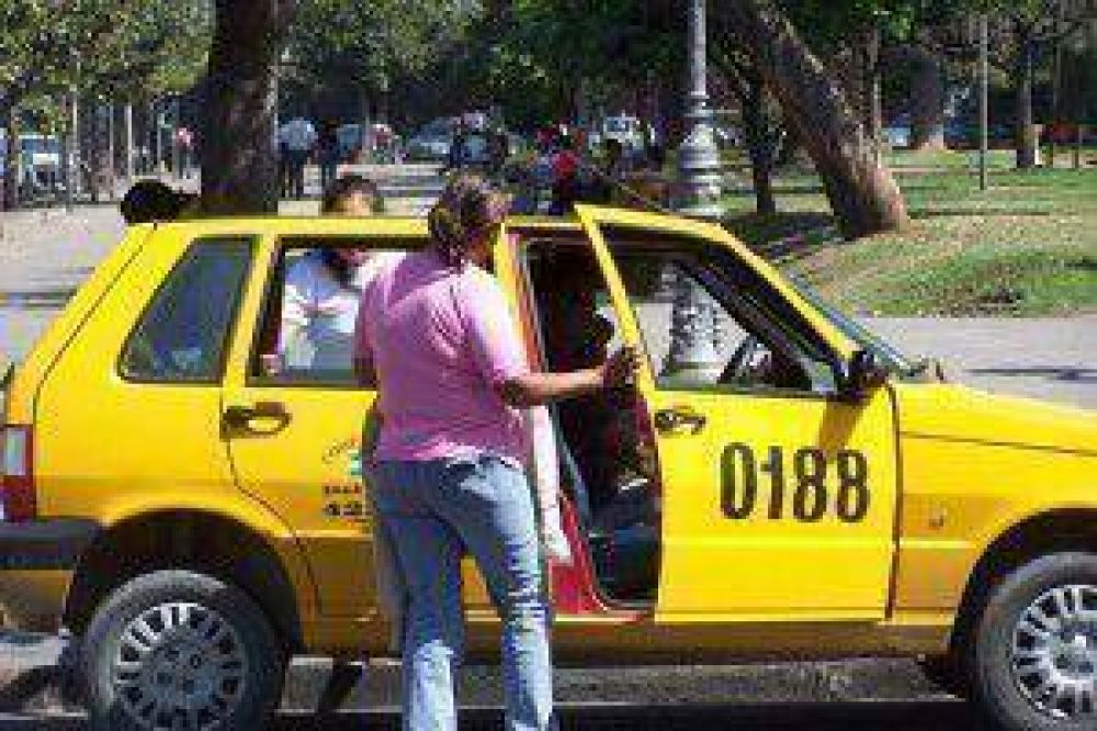 Eval�an readecuaci�n tarifaria del transporte alternativo 