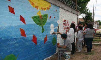 Alumnos de dos escuelas pintaron murales y apostaron a la inclusi�n