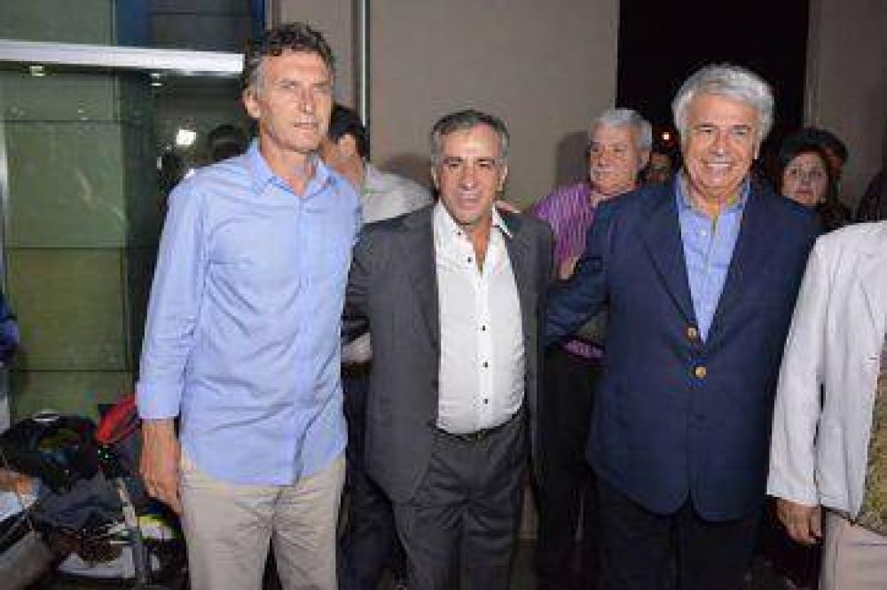  Macri acude a Cariglino y De la Sota
