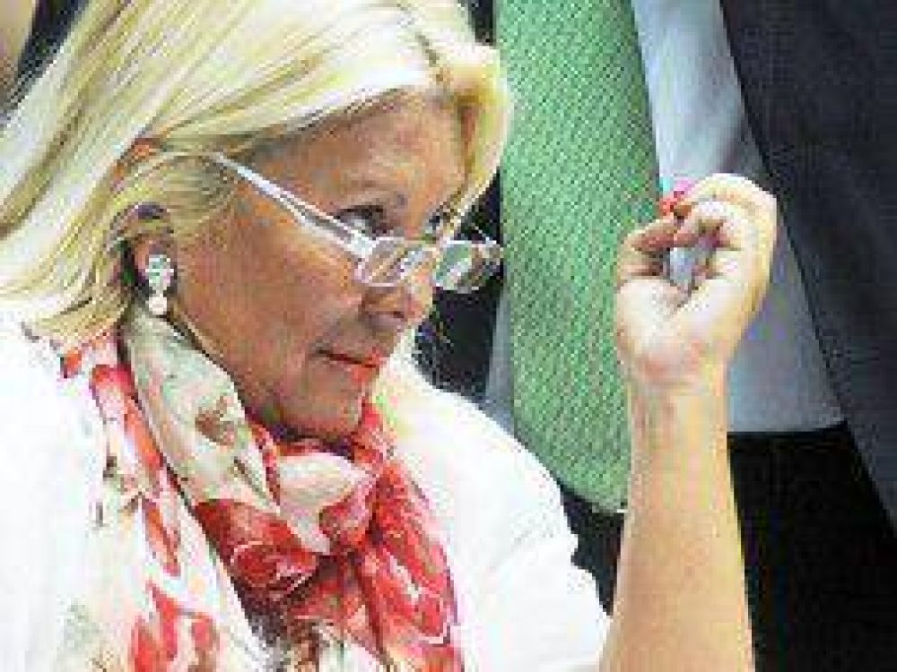 8N: Carri� le pidi� a los pol�ticos que no vayan al cacerolazo contra el Gobierno