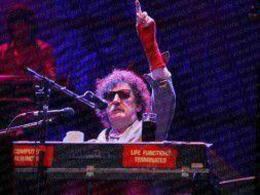 Charly Garc�a present� 60x60 en La Plata