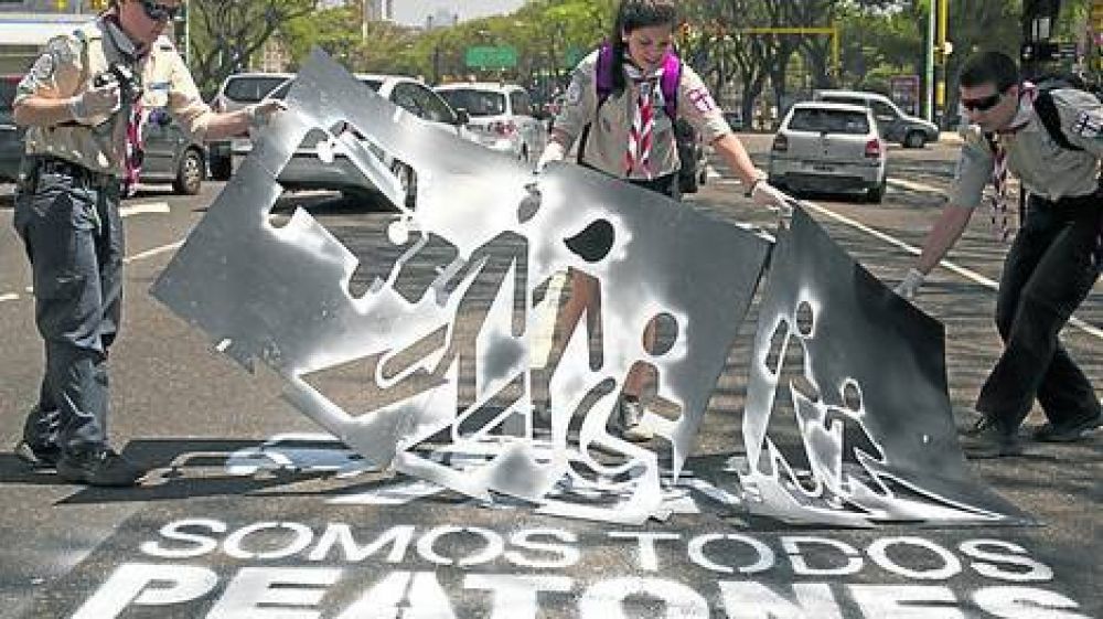 Lanzan una campa�a para proteger a los peatones