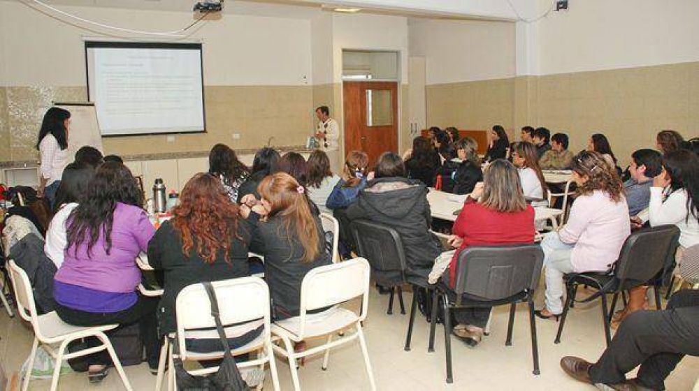 Este s�bado se inician clases de apoyo por evaluaci�n para ingresantes 2013