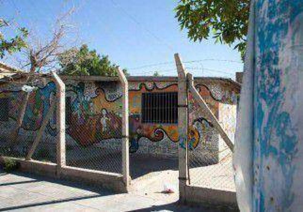 La escuela que el abandono convirti� en un �aguantadero� en Centenario 