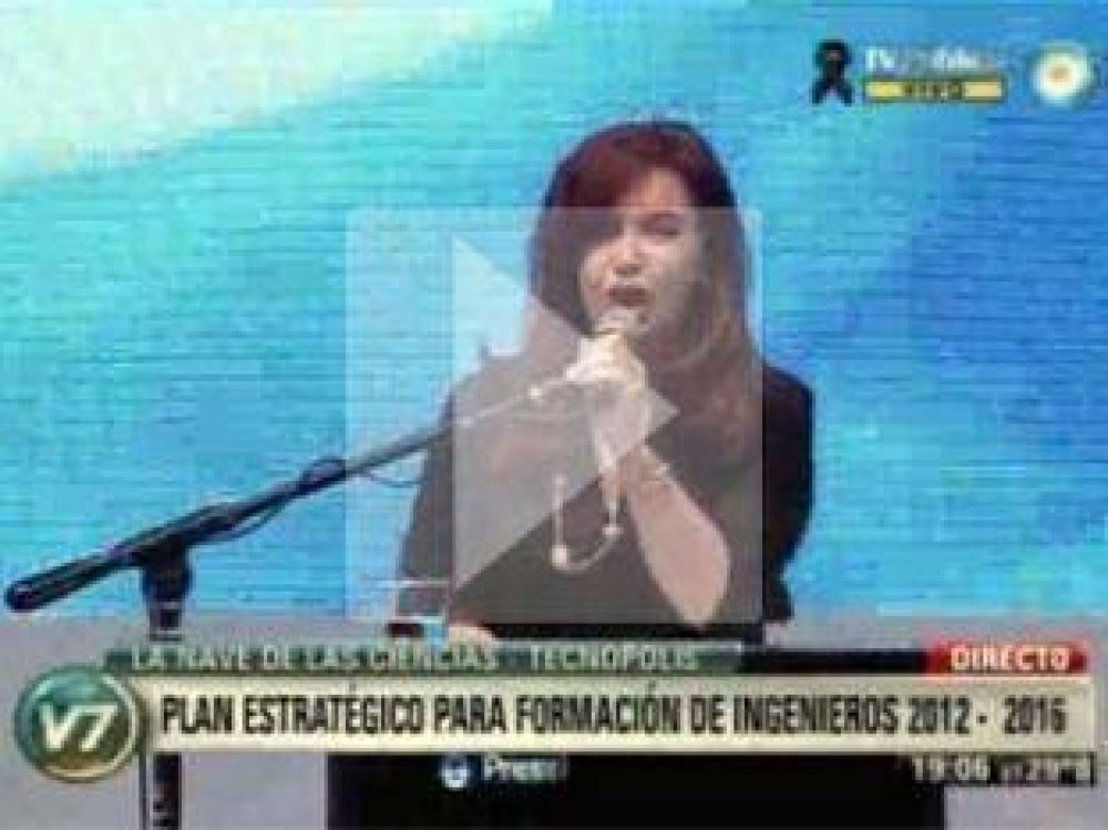 La Presidente cant� por N�stor Kirchner y record� a Leonardo Favio