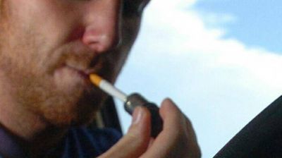Las multas por conducir fumando ser�n de hasta $ 1.000