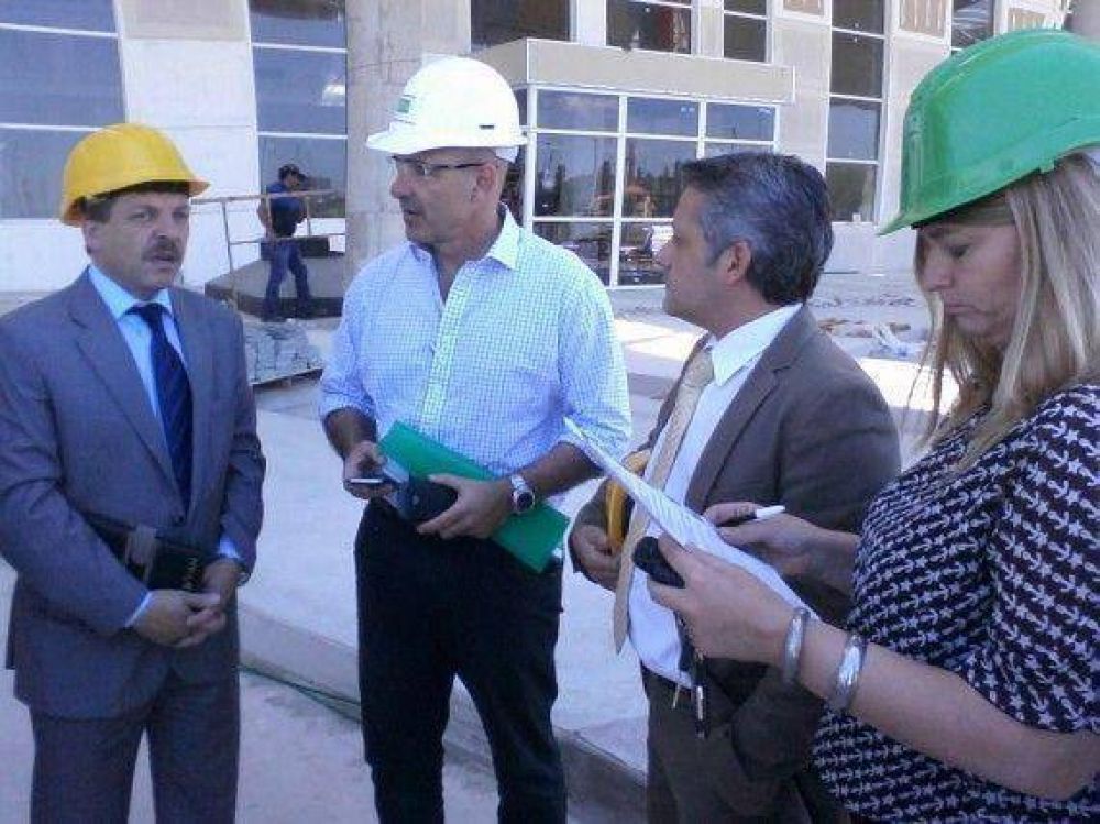 Ministros del Ejecutivo recorrieron la Estacin de Interconexin Regional de mnibus