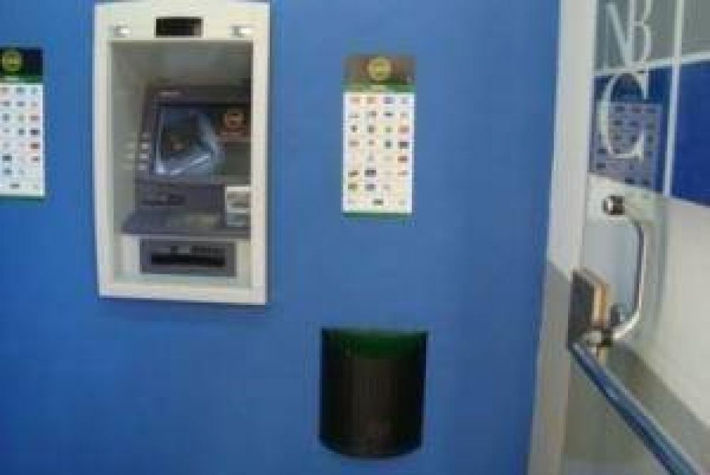 Sin servicio de cajeros por ca�da del sistema de Red Link