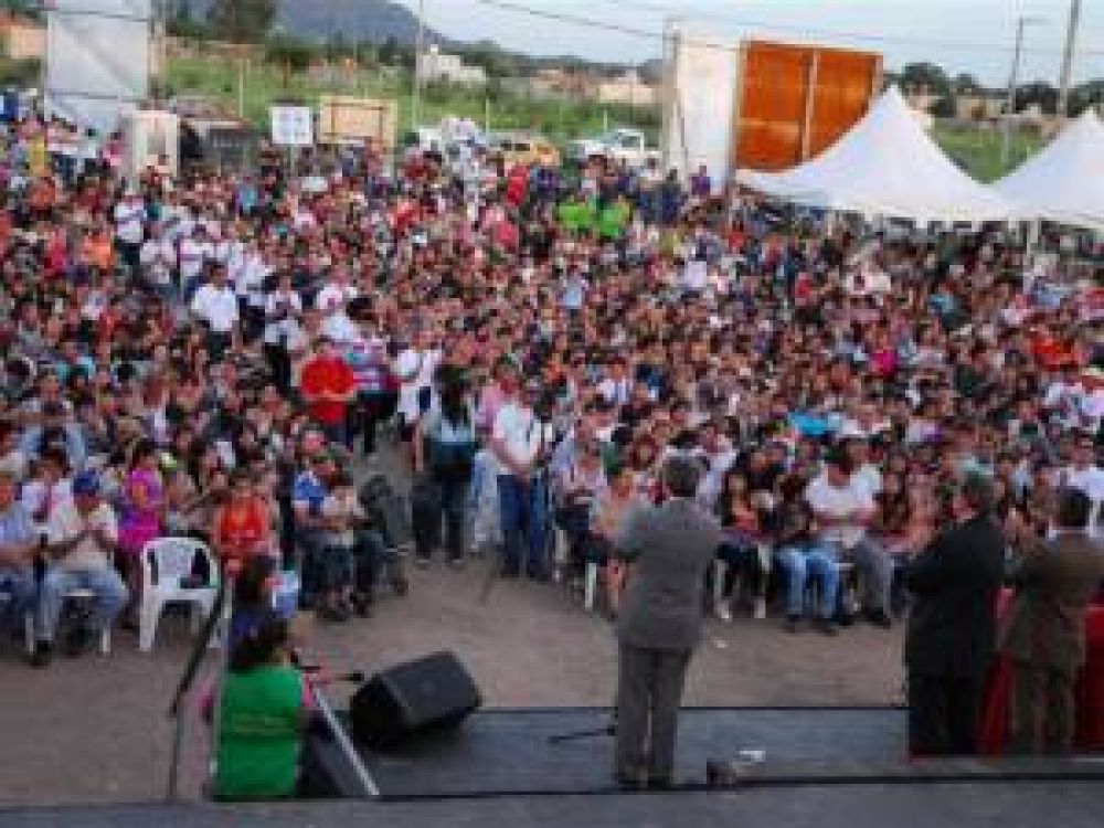 Quinientas familias recibieron el certificado de preadjudicaci�n de viviendas