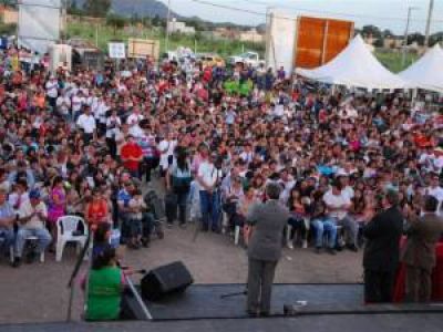Quinientas familias recibieron el certificado de preadjudicaci�n de viviendas
