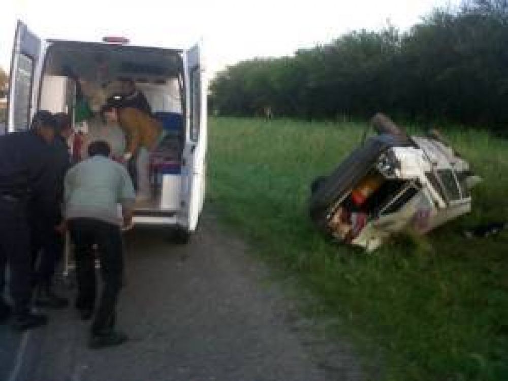Volc� un auto en la Autopista de las Serran�as