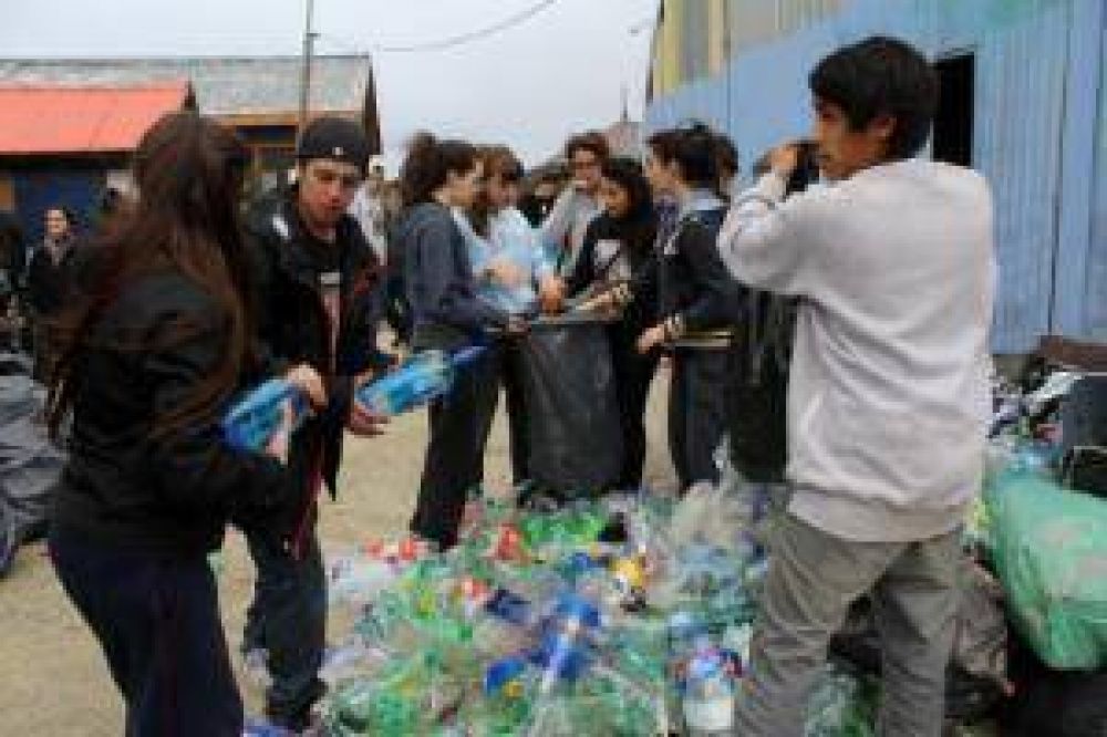 �+ Ushuaia � Basura� recicla en los colegios