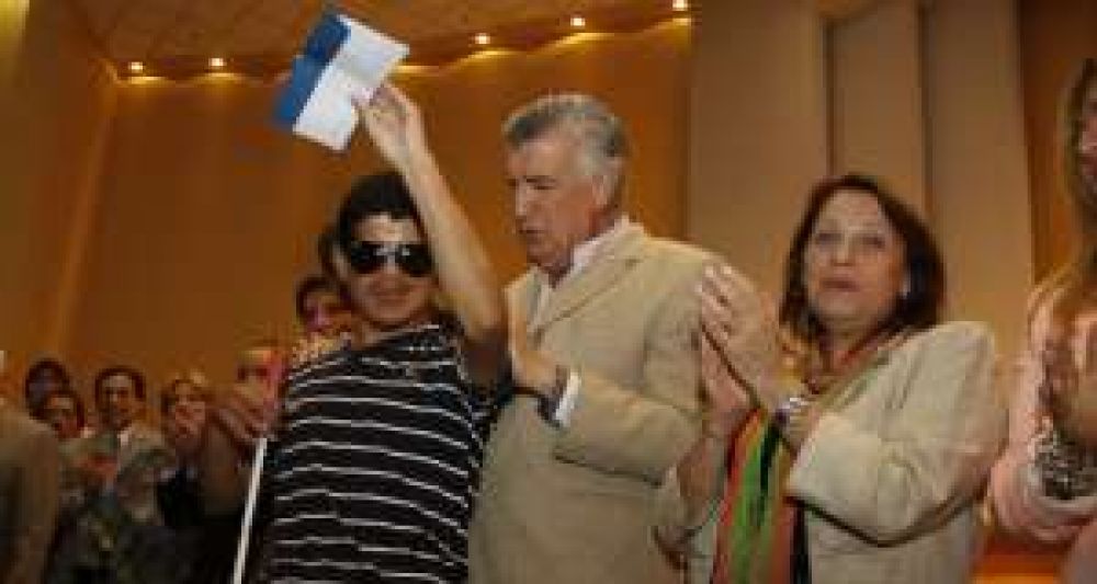 Entregan 1.300 pensiones y circulan $2 millones m�s