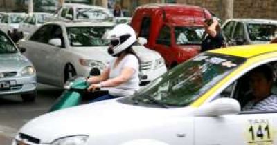 Caos en cuatro esquinas del centro por sem�foros rotos