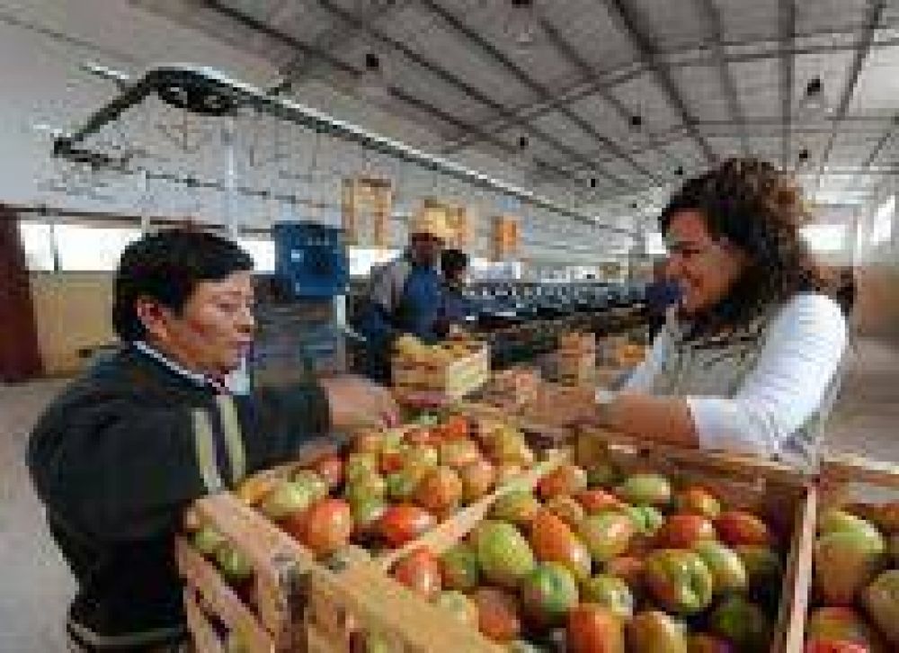 Entregan fondos por 10 millones de pesos para m�s de 1600 peque�os productores de Salta
